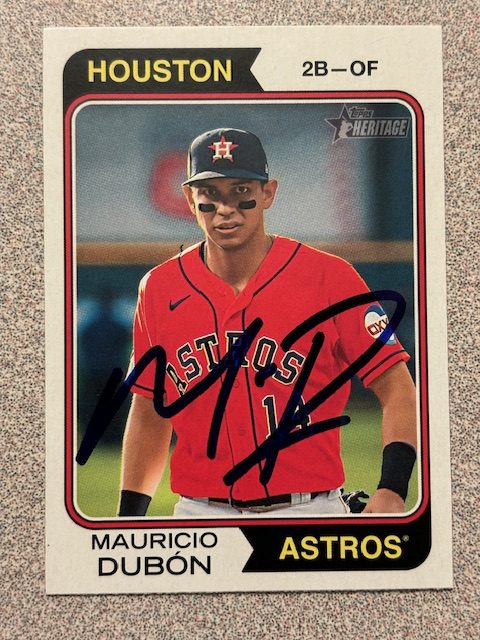 Mauricio Dubon autograph in the Astros A to Z collection