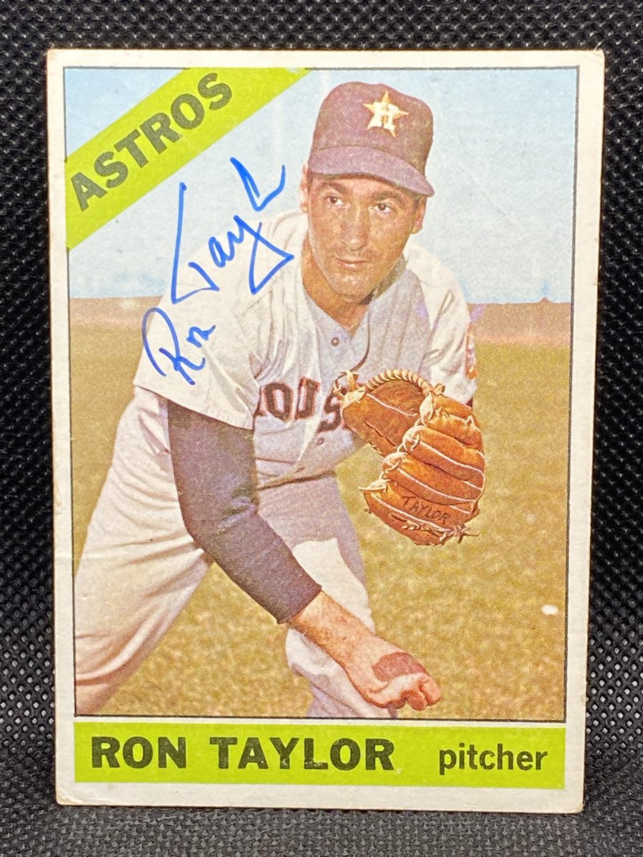 Ron Taylor autograph in the Astros A to Z collection
